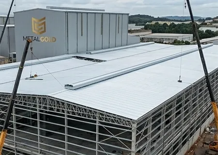 Projeto de nova estrutura e telhas com desenvolvimento de projeto estrutural e execução de nova cobertura
